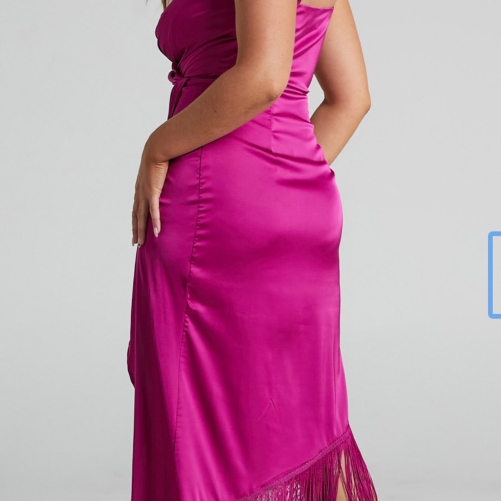 Large satin dress - Picture 3 of 3
